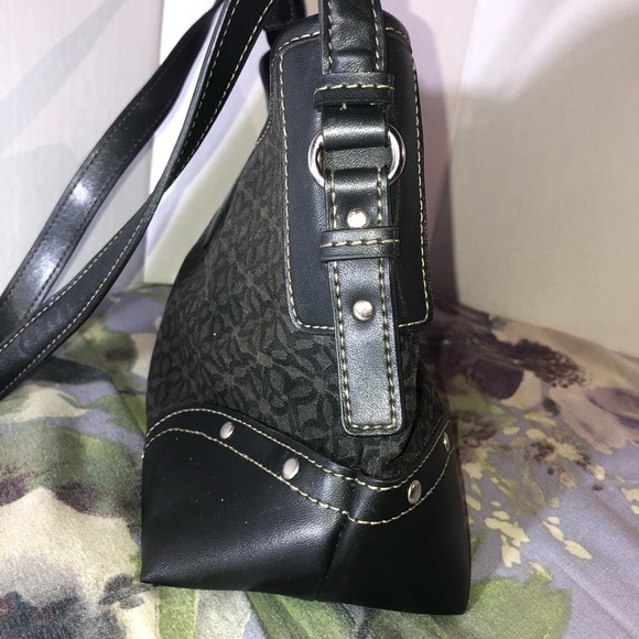 Relic Hobo Style Big Buckle Purse - Picture 9 of 13